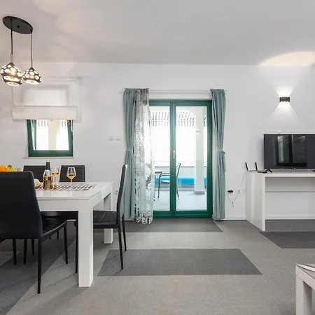 Lovely In With Kitchen Mandre