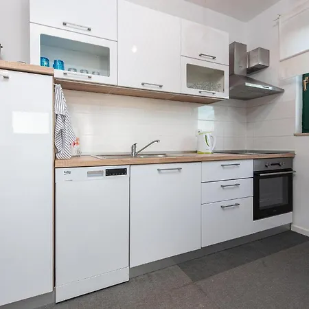 Lovely In With Kitchen * Mandre