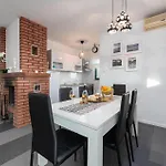Vakantiehuis Lovely In With Kitchen Mandre