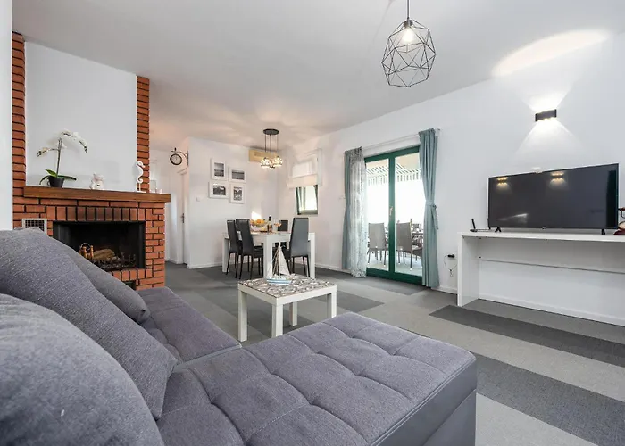 Lovely In With Kitchen